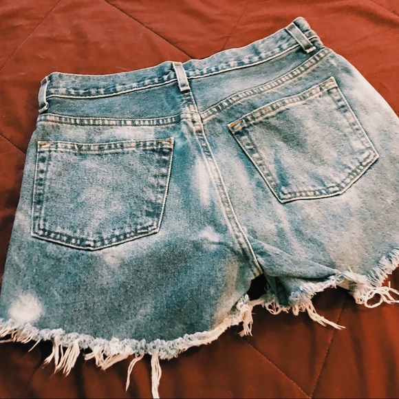 Distressed shorts - Picture 2 of 2